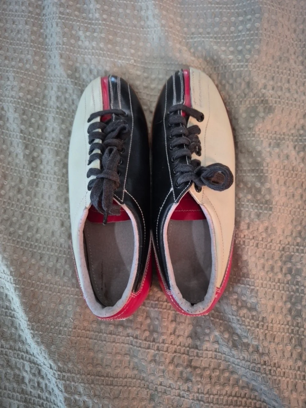 Men's  Brunswick Classic Bowling Shoes,Two-Tone Black &  Red  7.5